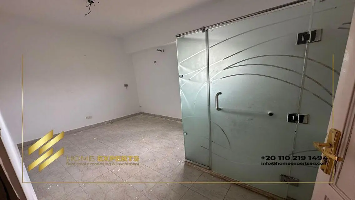 شقة مميزة للبيع بمساحة كبيرة بمرافق فاخرة
