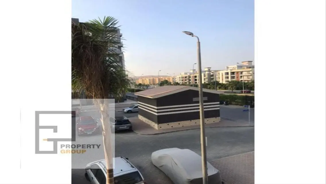 فيلا فاخرة للبيع مع مسبح خاص وحديقة