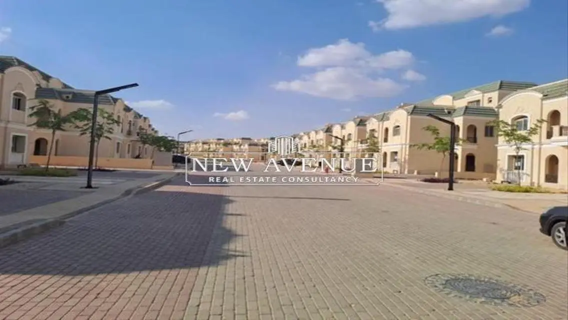 شقة فاخرة مع حديقة خاصة وغرفة خادمة
