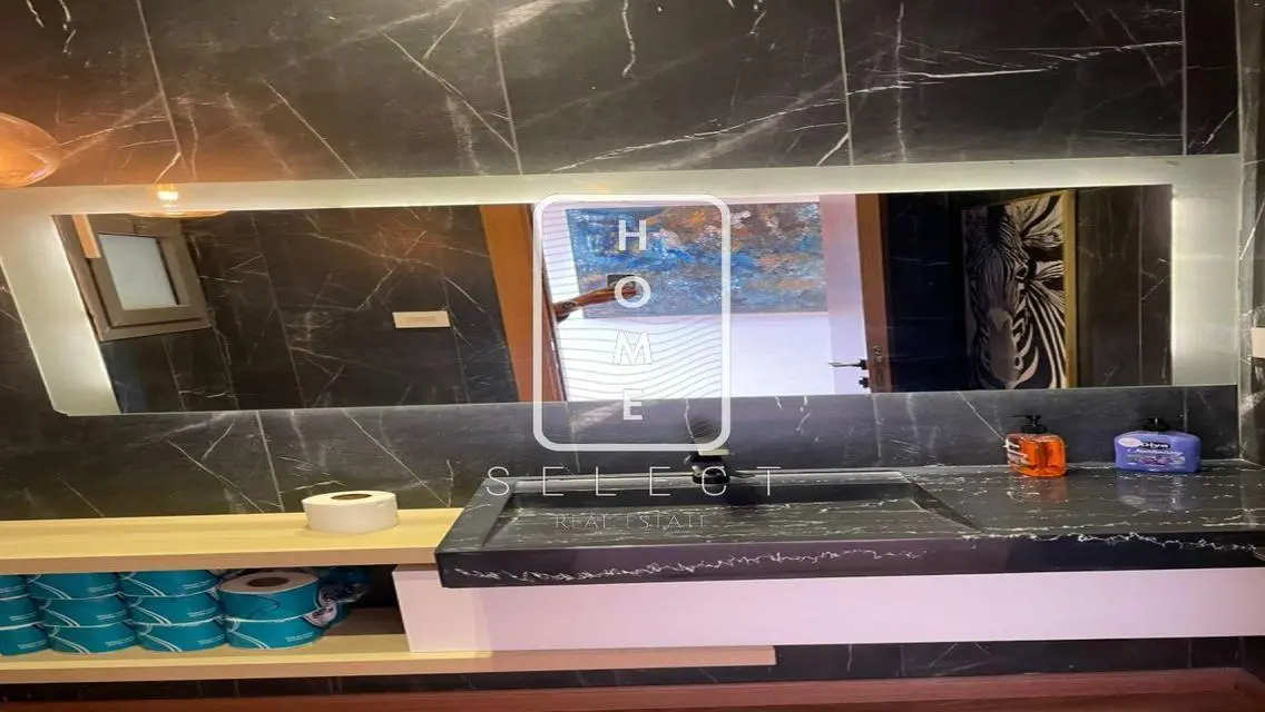 شقة فاخرة للبيع بمساحة كبيرة ومميزات استثنائية