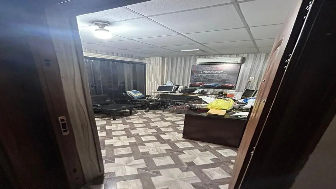 عقار للبيع مع جميع المرافق في موقع متميز