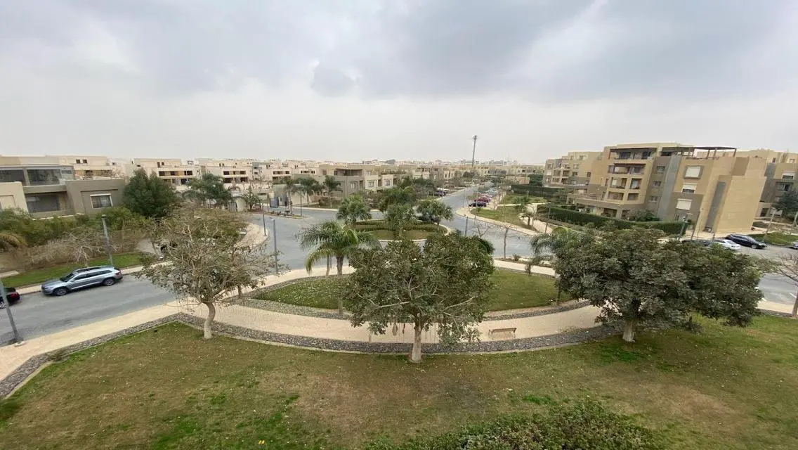 شقة فاخرة بمساحة 320 متر - 3 غرف نوم في قلب المدينة