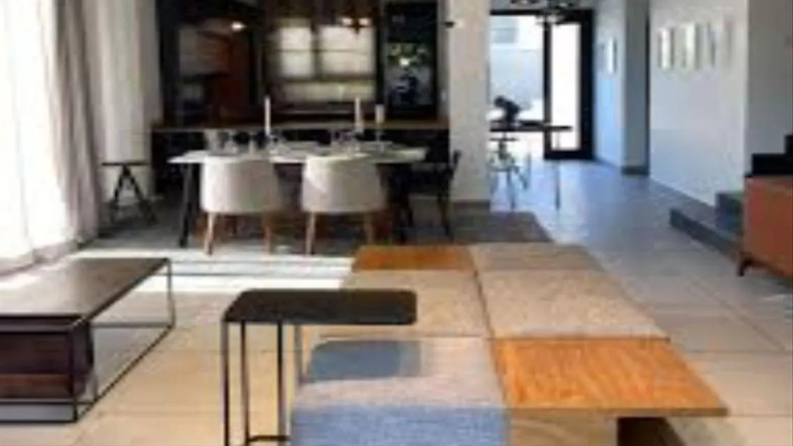 Luxury Lakeview Apartment in the Heart of the City