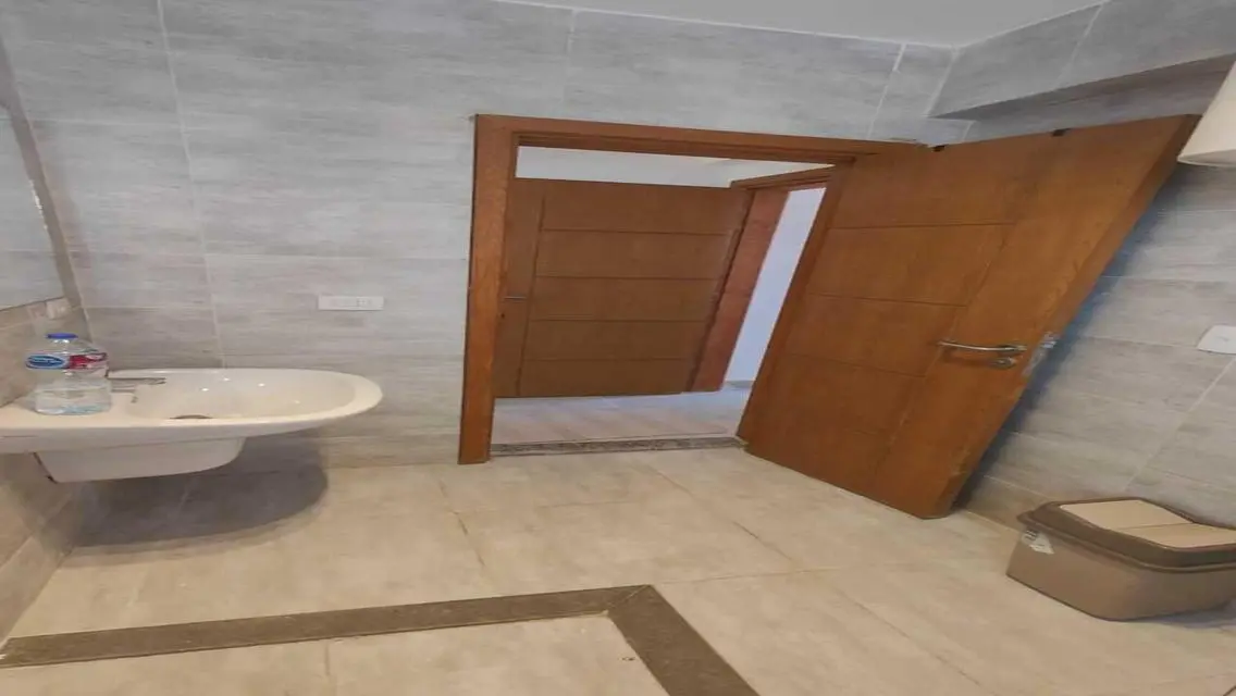 شقة فاخرة بإطلالة رائعة للبيع