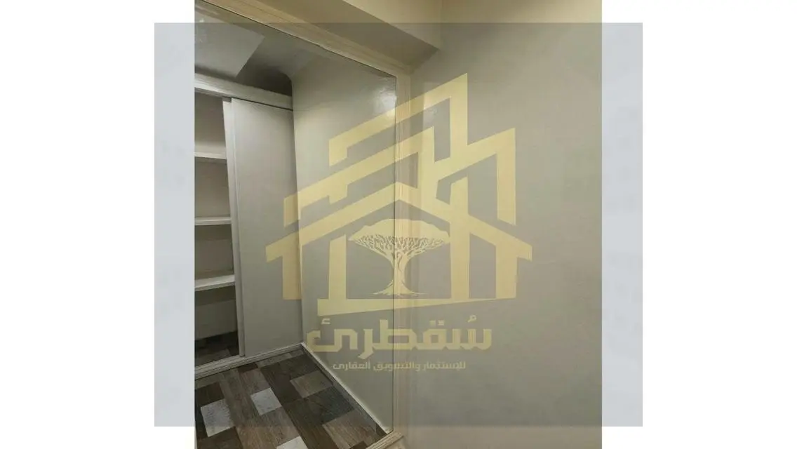 شقة فاخرة للبيع بتكييف مركزي في موقع مميز