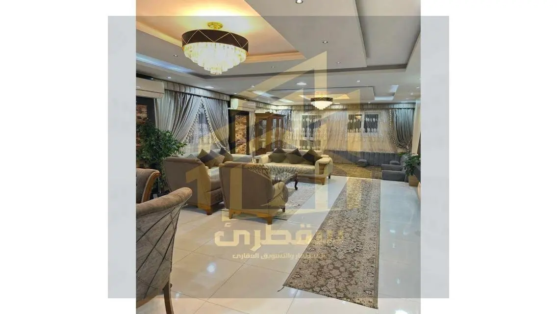 شقة فاخرة للبيع بتكييف مركزي في موقع مميز