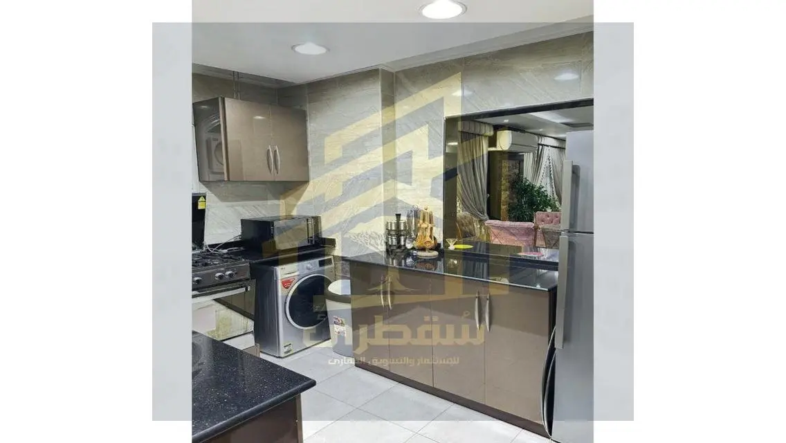 شقة فاخرة للبيع بتكييف مركزي في موقع مميز