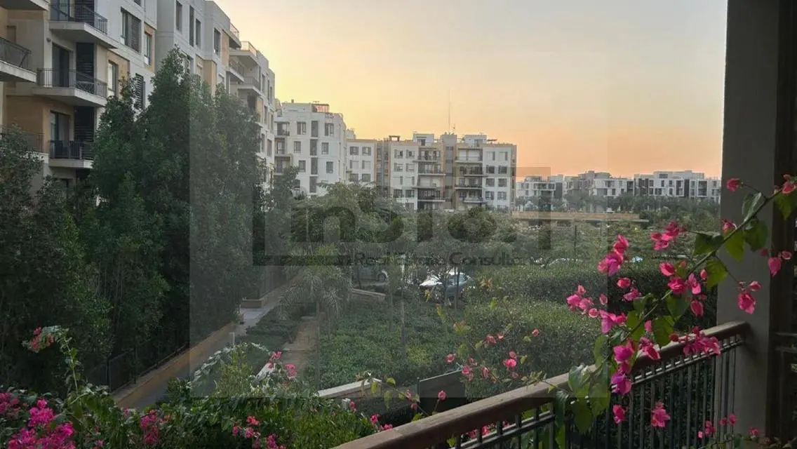 فيلا فاخرة بمساحة 55000 متر مع حديقة ومسبح خاص