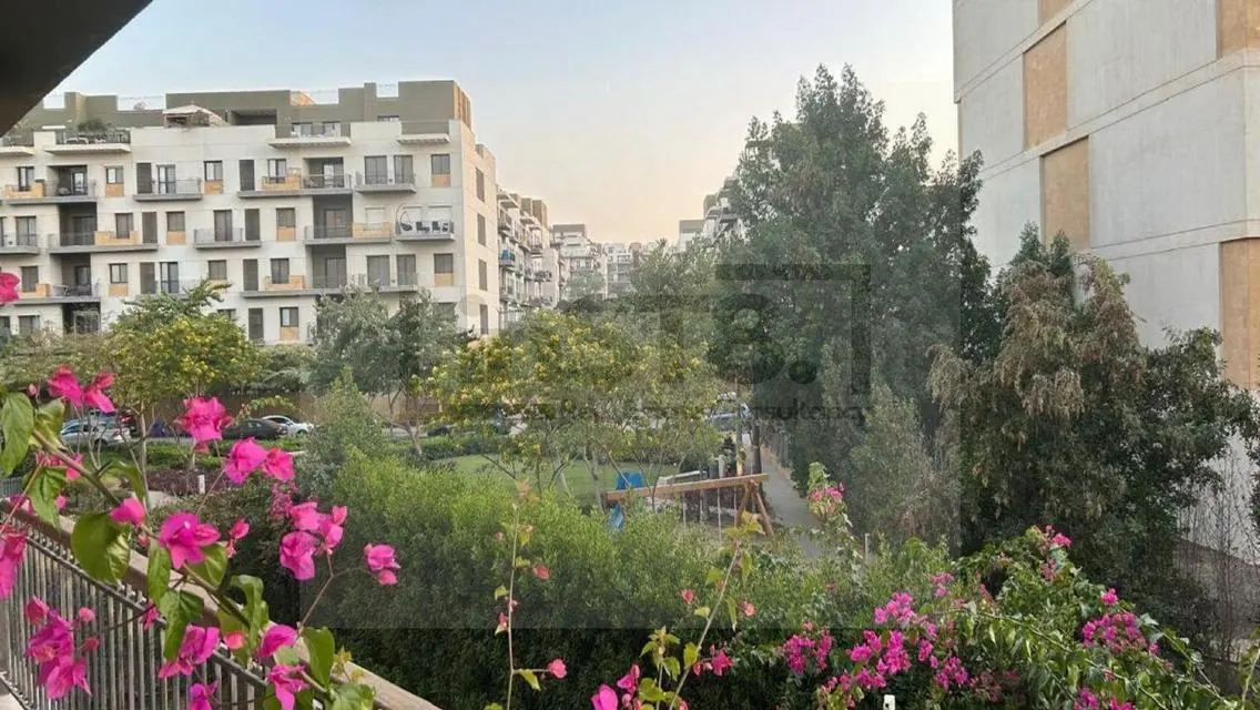 فيلا فاخرة بمساحة 55000 متر مع حديقة ومسبح خاص