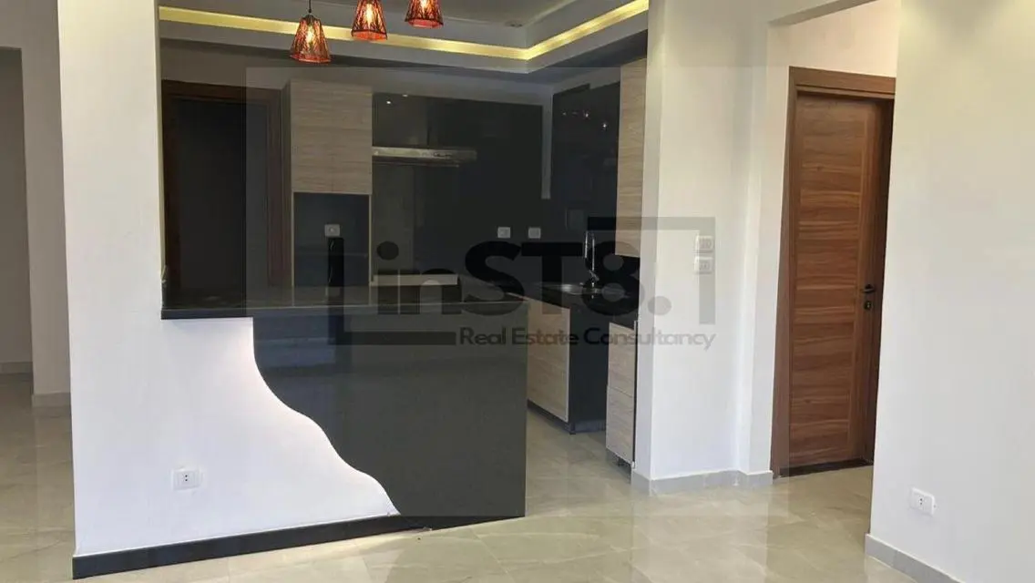 فيلا فاخرة بمساحة 55000 متر مع حديقة ومسبح خاص