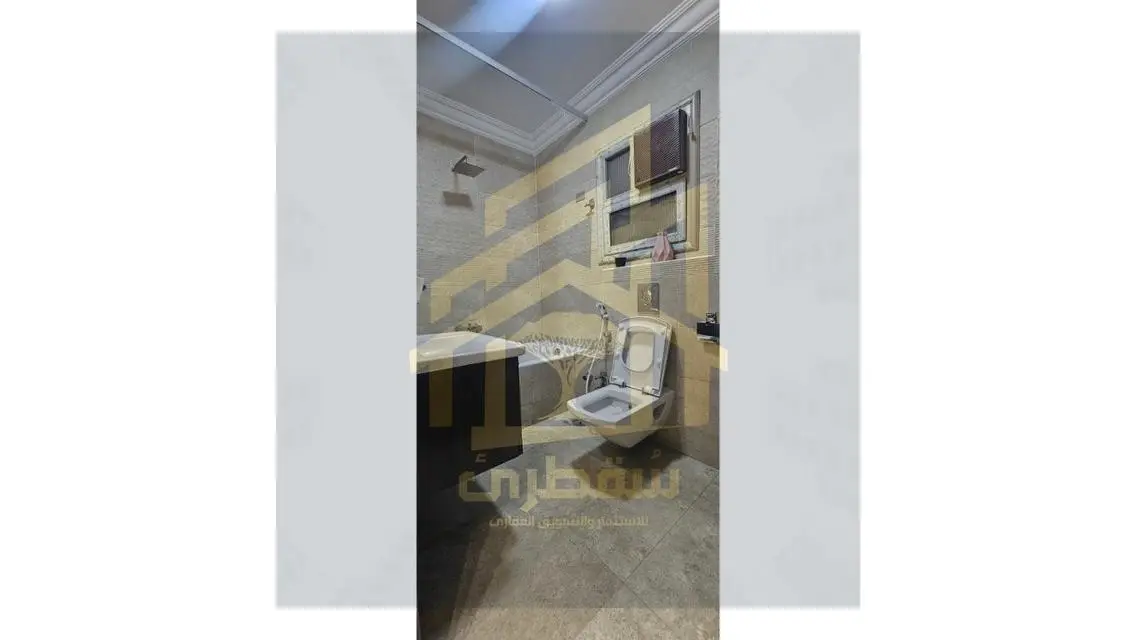 شقة فاخرة للبيع بمساحة 160 متر مربع بسعر 75000
