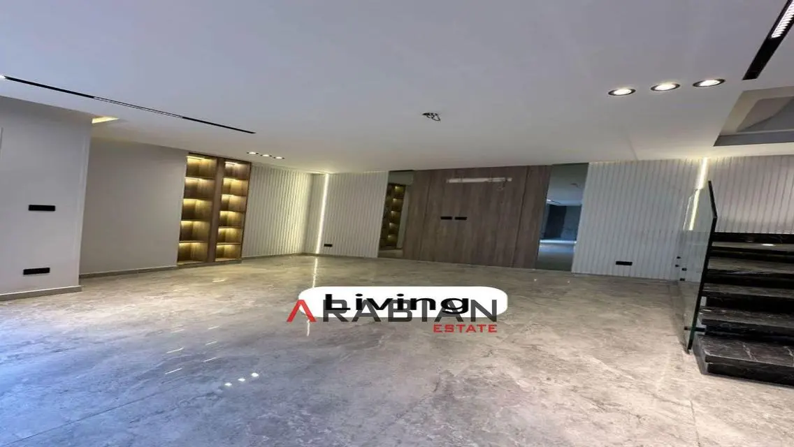 Luxury Apartment Overlooking the Lakes for Sale