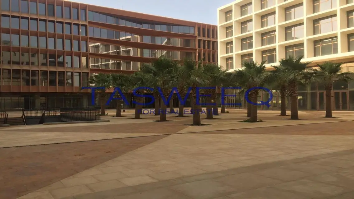 شقة فاخرة بمساحة واسعة للبيع