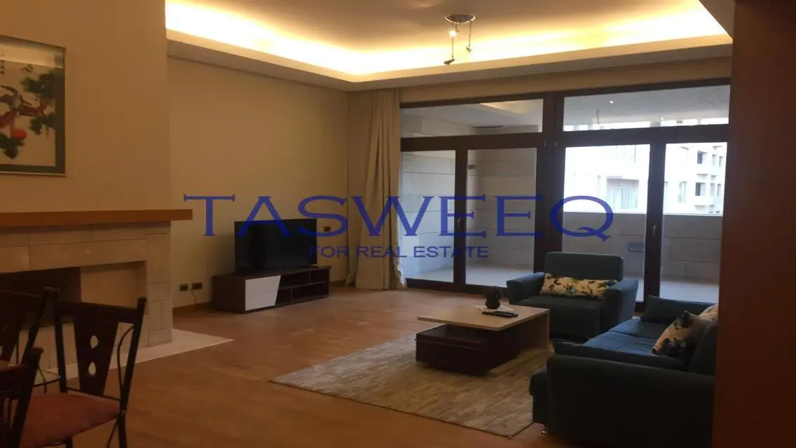 شقة فاخرة بمساحة واسعة للبيع