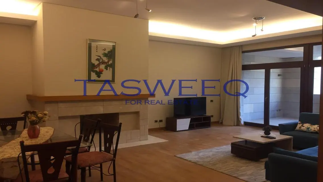 شقة فاخرة بمساحة واسعة للبيع