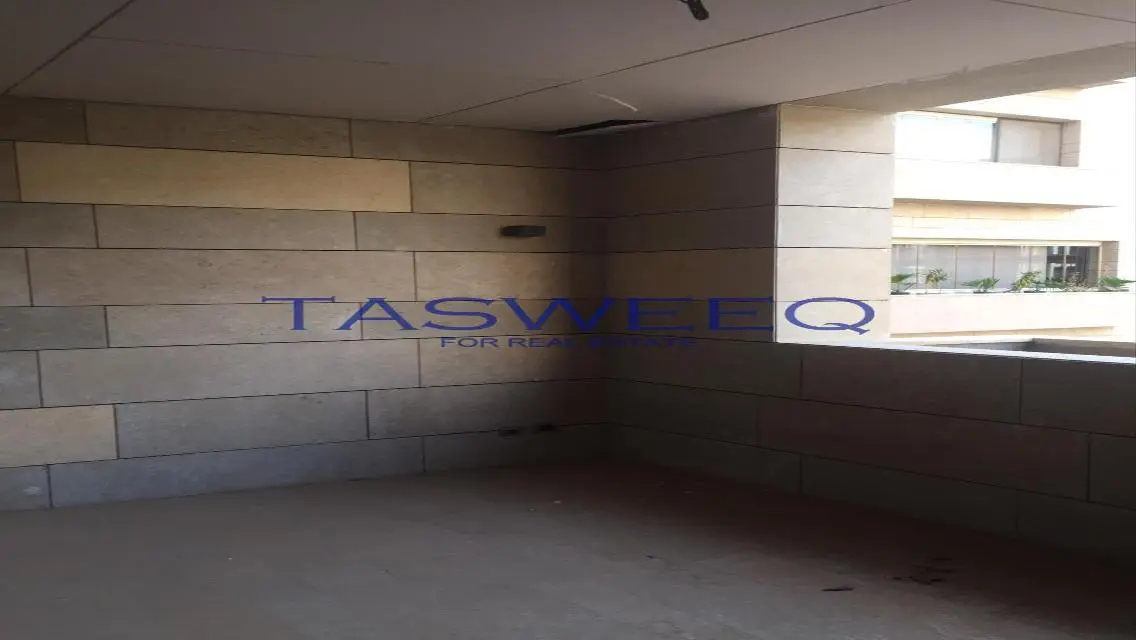 شقة فاخرة بمساحة واسعة للبيع