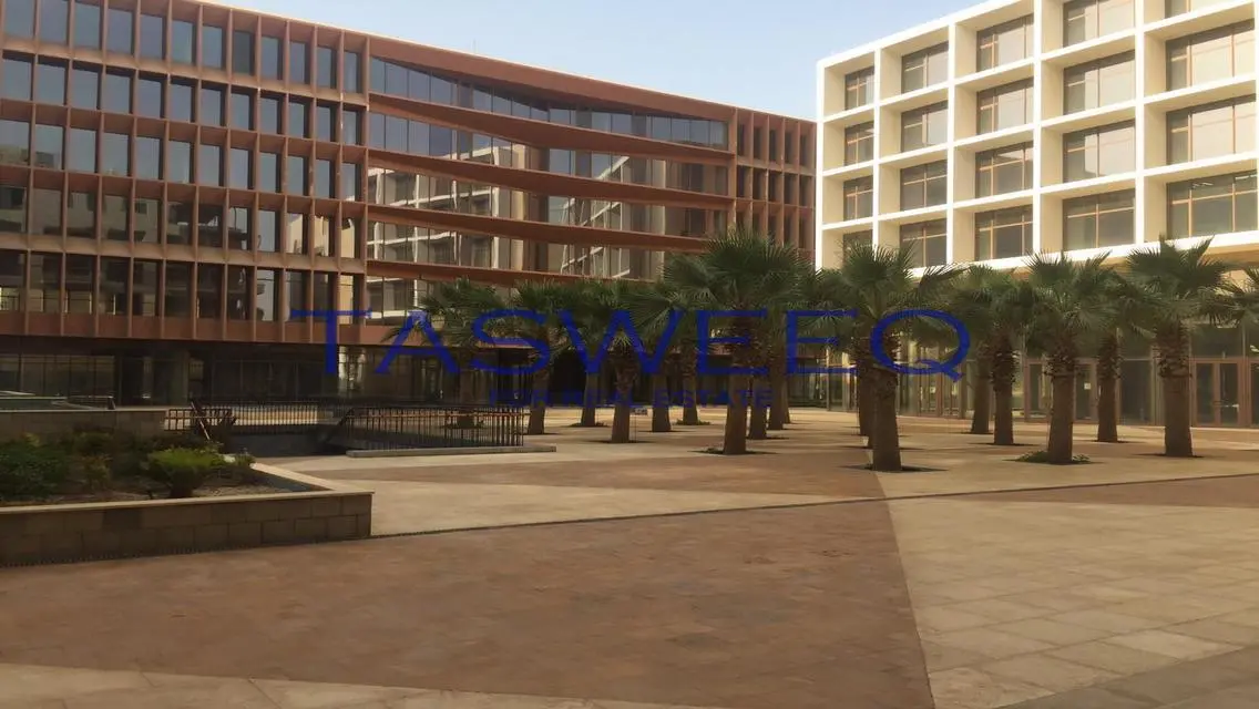 شقة فاخرة بمساحة واسعة للبيع