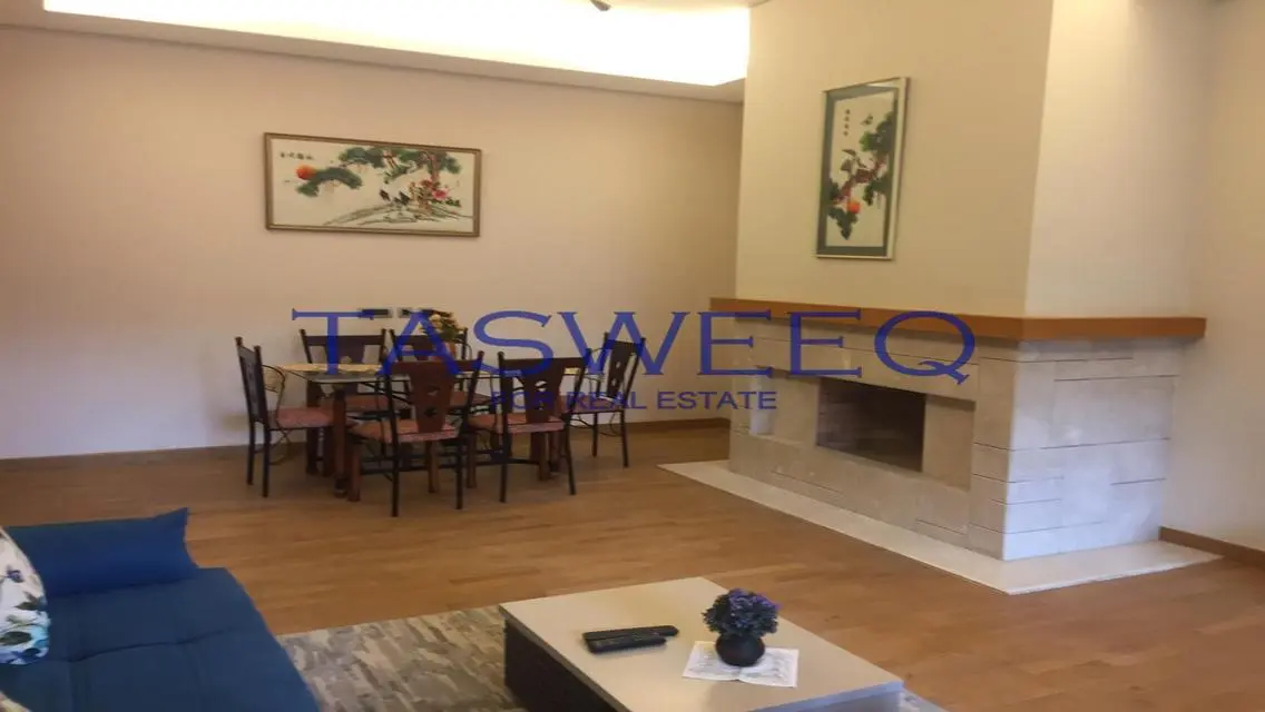 شقة فاخرة بمساحة واسعة للبيع