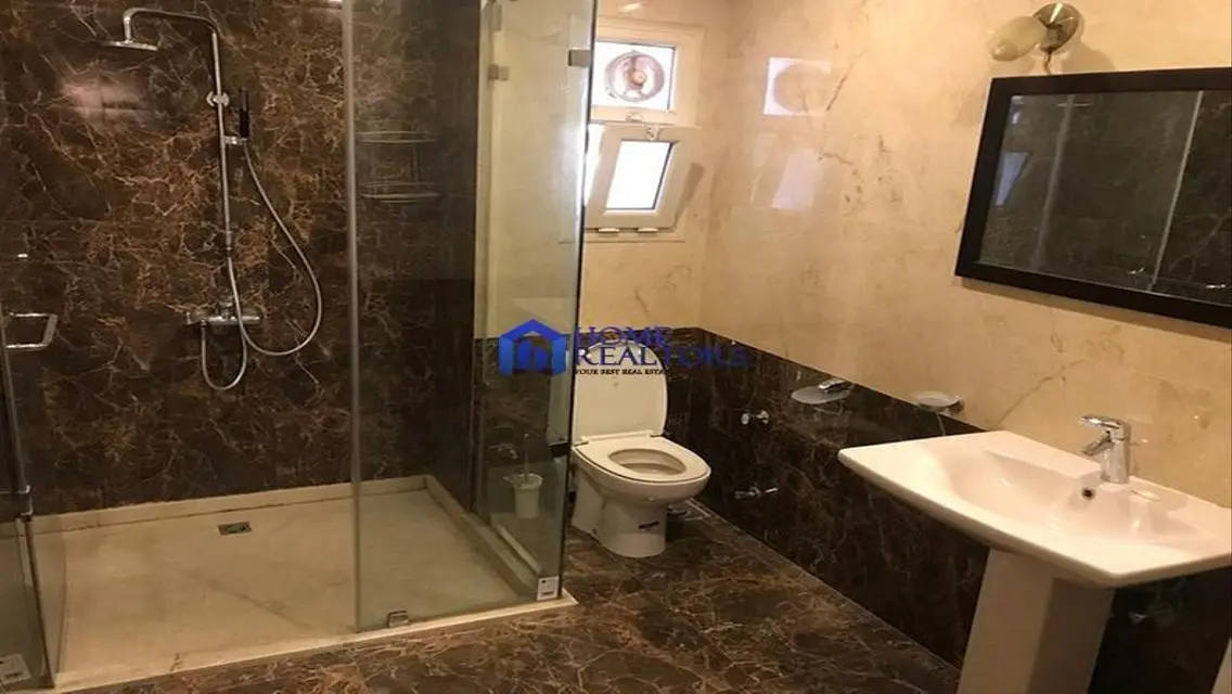 شقة فاخرة للبيع بسعر مغري في موقع مميز