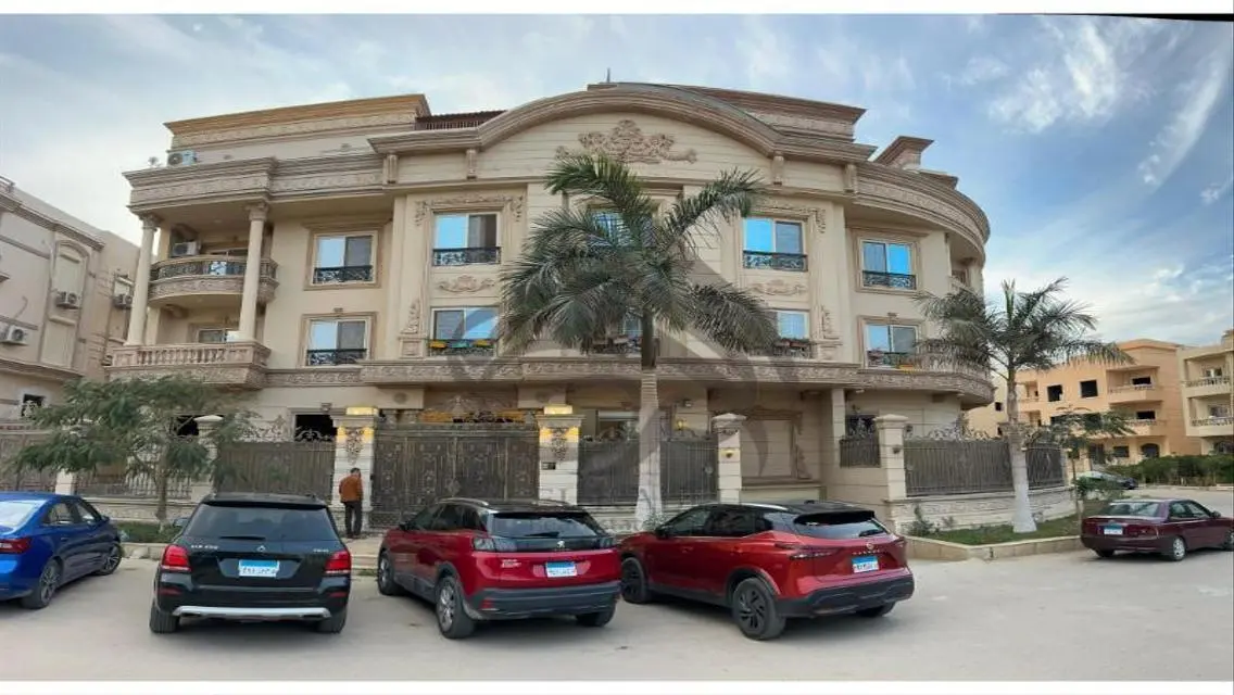 Luxury Apartment with Balcony and Security Guard