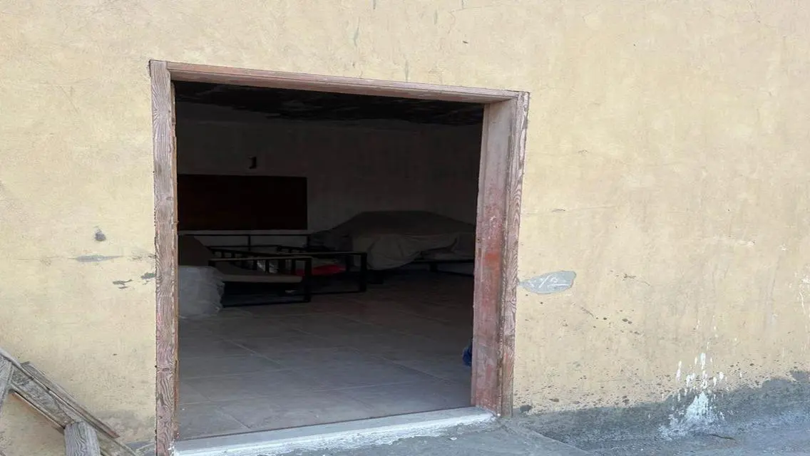 شقة فاخرة بمساحة كبيرة مع شرفة وموقف مغطى