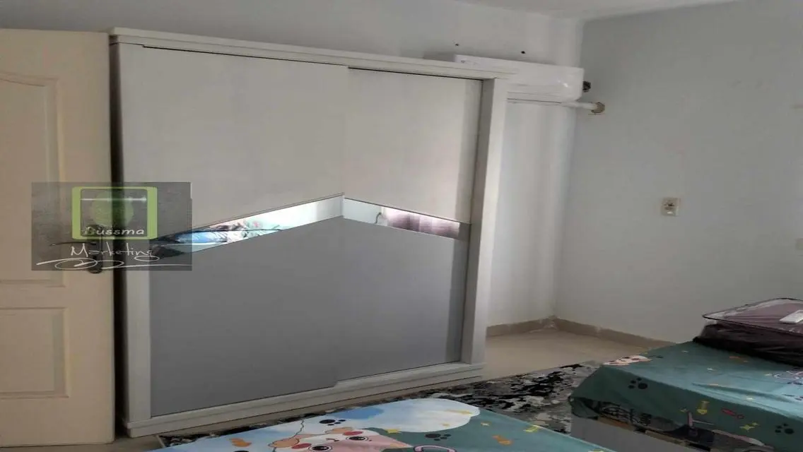شقة مميزة مع شرفة للإيجار