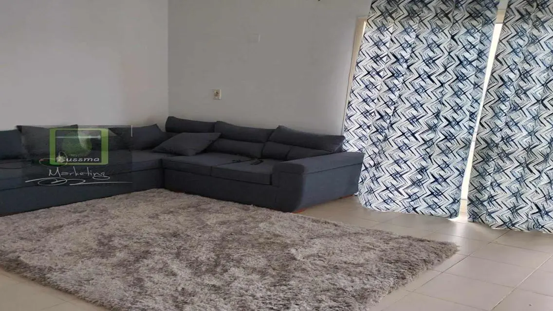 شقة مميزة مع شرفة للإيجار