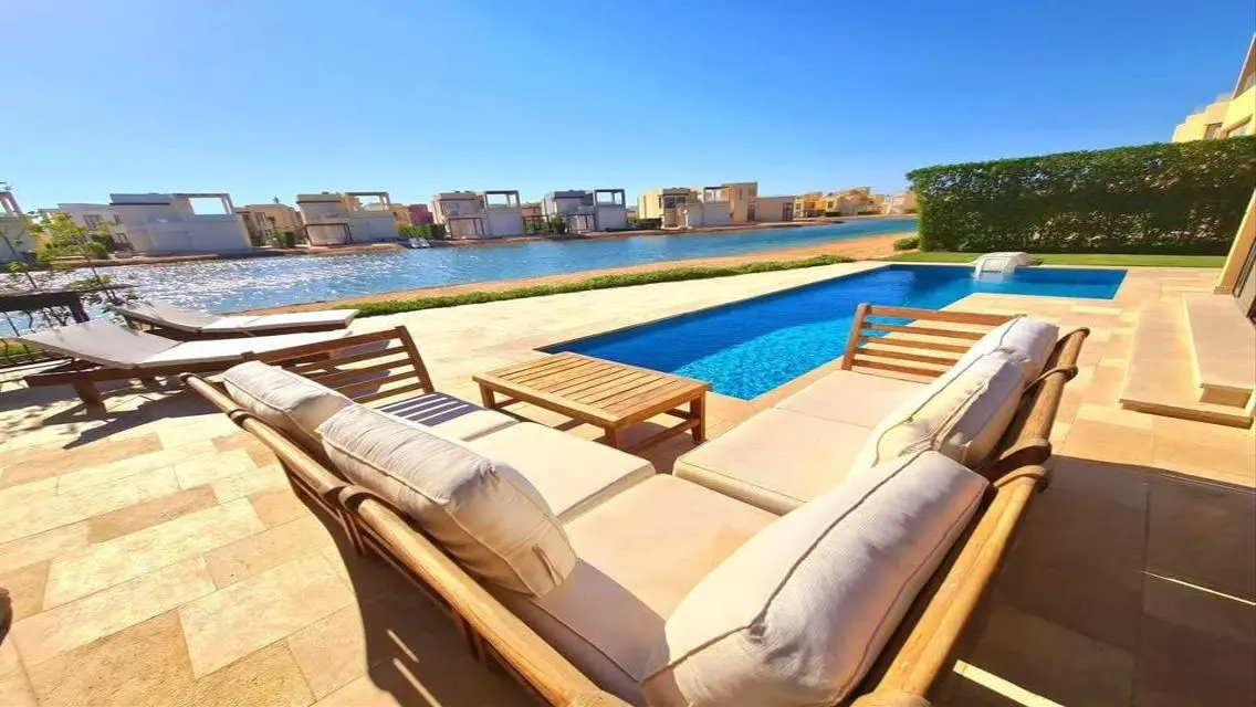 Luxurious Villa with Spacious Layout for Sale in Prime Location