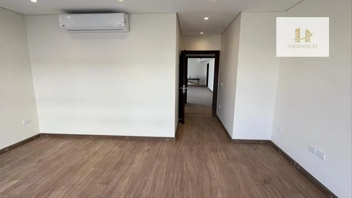 Stunning Apartment with 65000 sqm, Security Guard and Equipped Kitchen