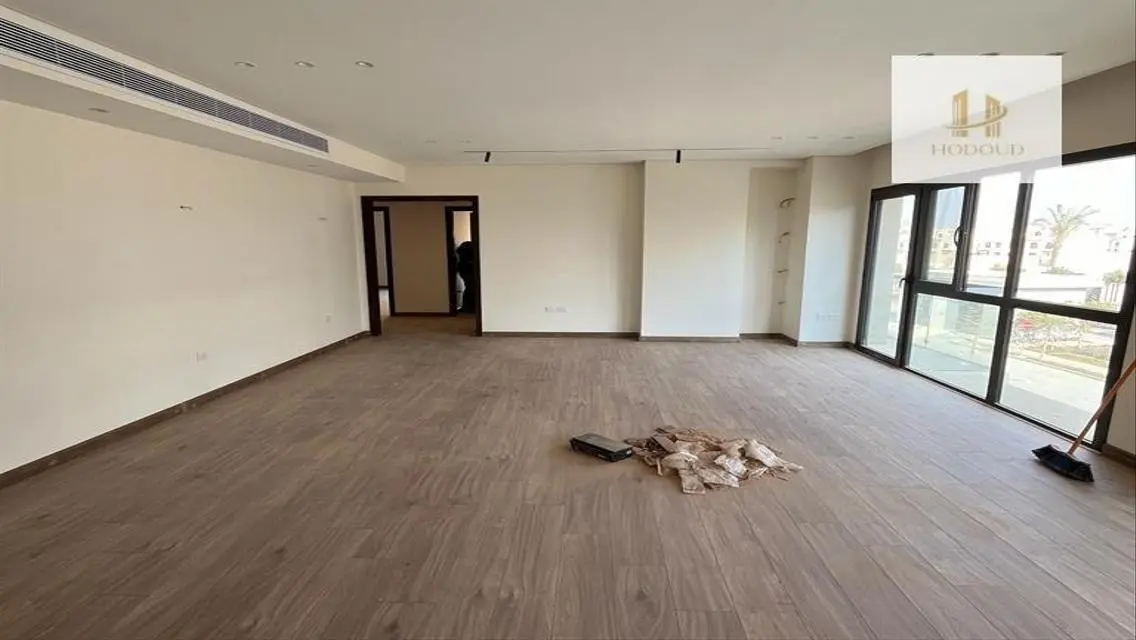 Stunning Apartment with 65000 sqm, Security Guard and Equipped Kitchen