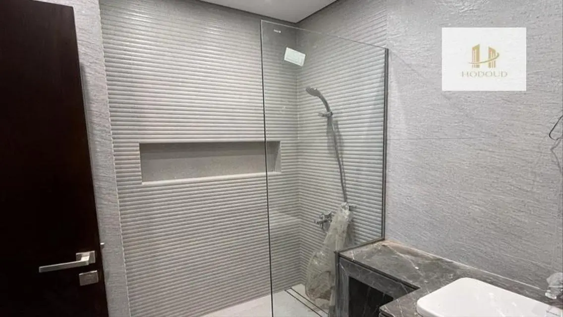 Stunning Apartment with 65000 sqm, Security Guard and Equipped Kitchen
