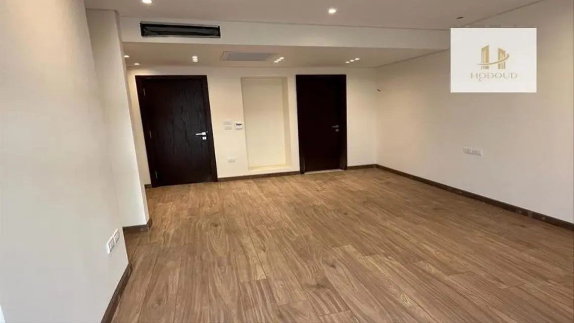 Stunning Apartment with 65000 sqm, Security Guard and Equipped Kitchen