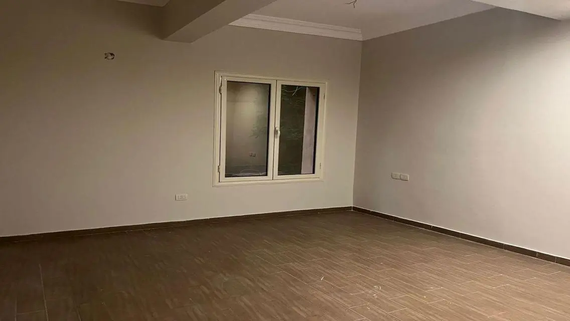 شقة حديثة 3 غرف نوم و2 حمام بمساحة كبيرة