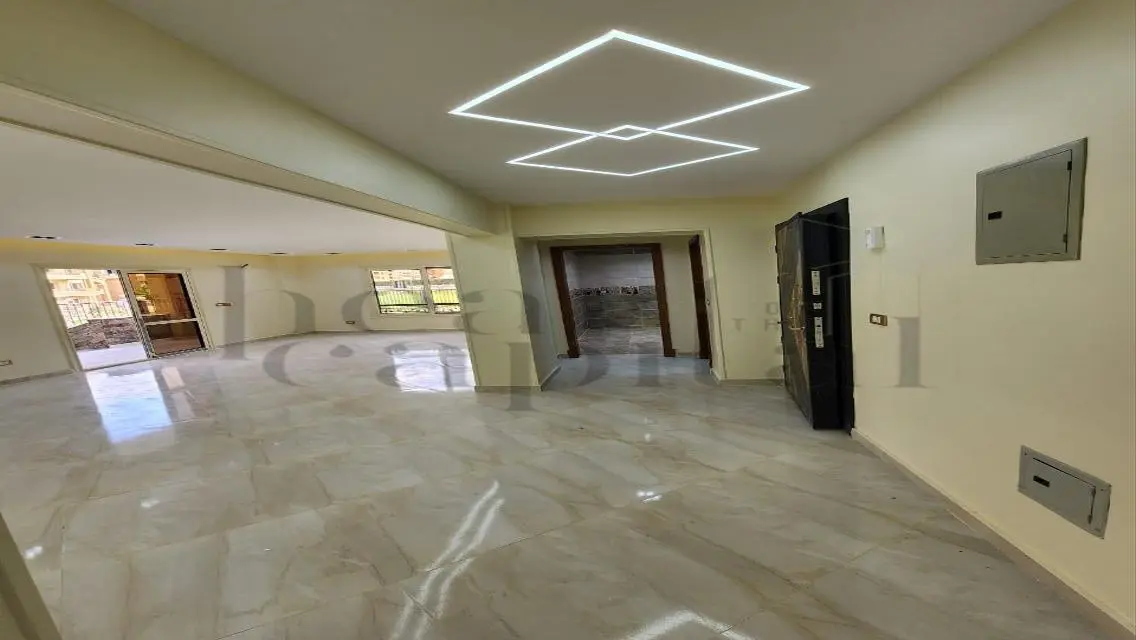 Luxury Villa with Private Balcony and Garden