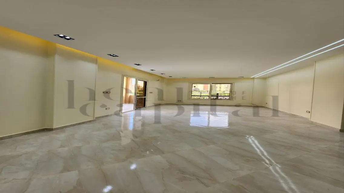 Luxury Villa with Private Balcony and Garden