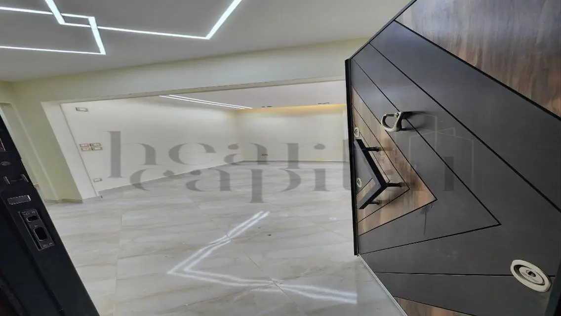Luxury Villa with Private Balcony and Garden