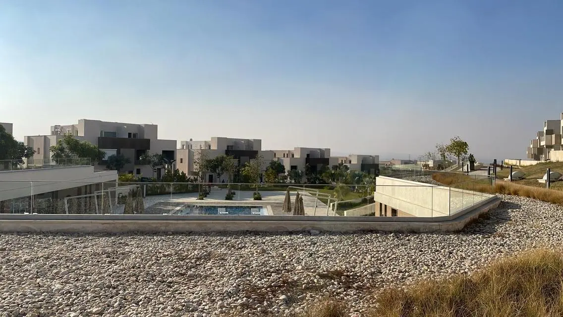 Luxury Apartment with Stunning Lake View at an Attractive Price