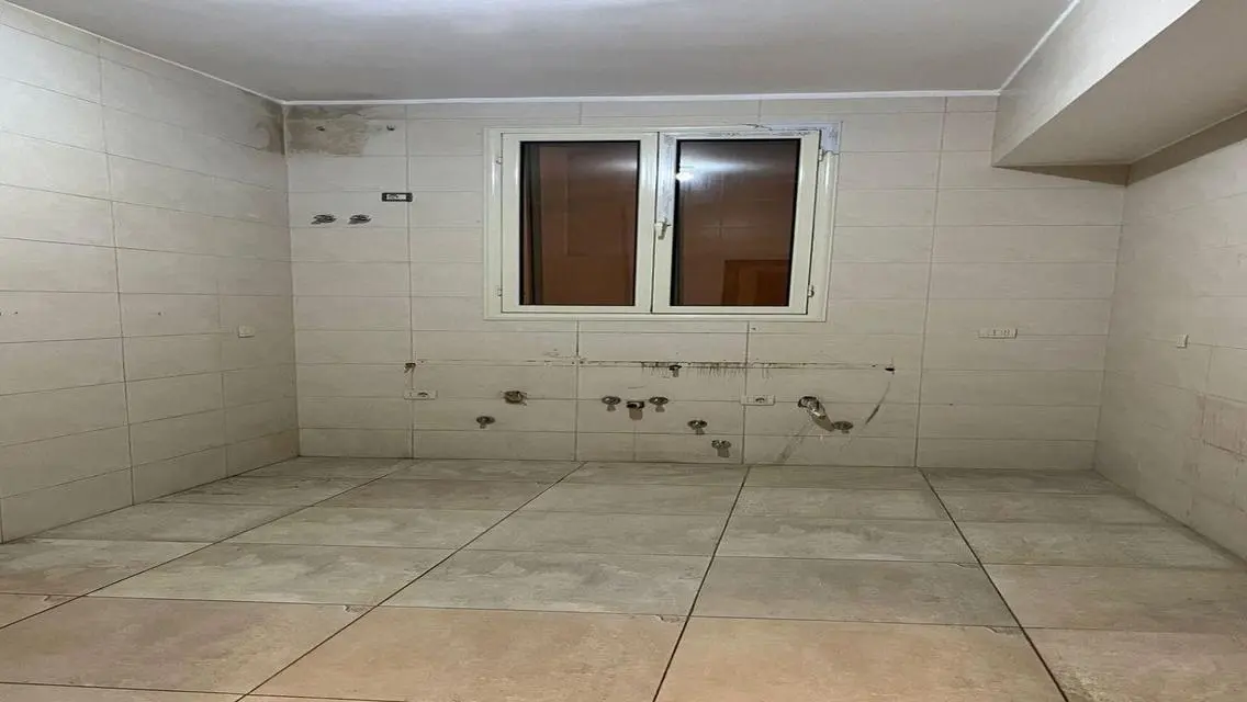 شقة سكنية مع حديقة خاصة وحارس أمن للبيع