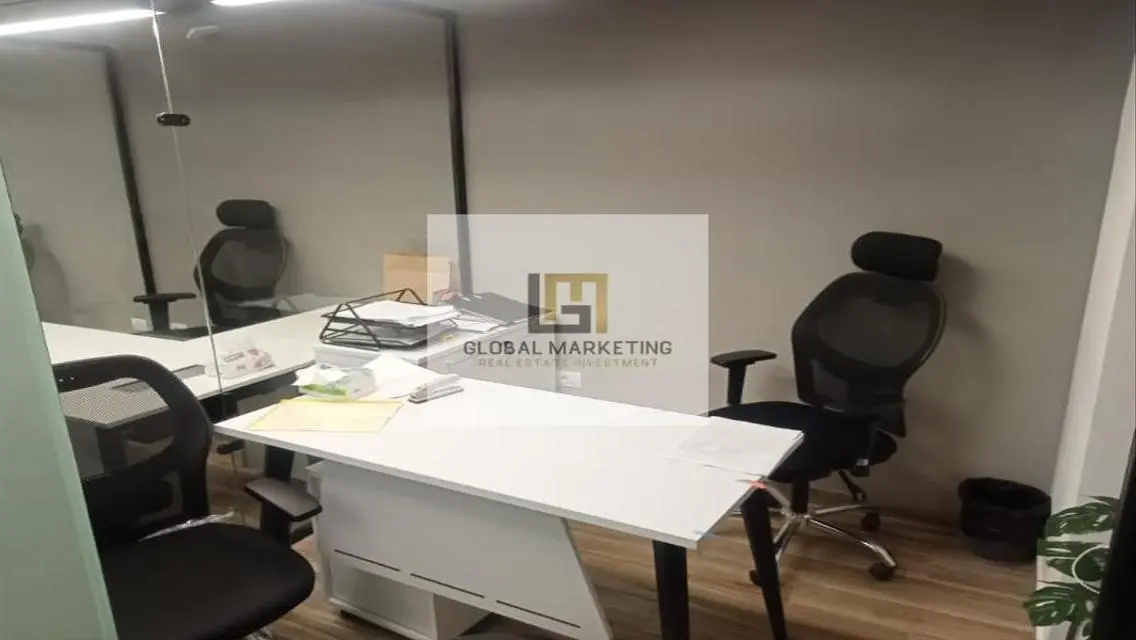 فرصة استثمارية رائعة بمكتب مؤثث للبيع