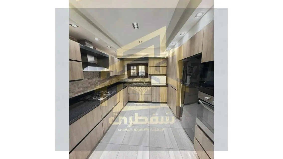 شقة حديثة 3 غرف نوم و3 حمامات بمساحة 250 متر