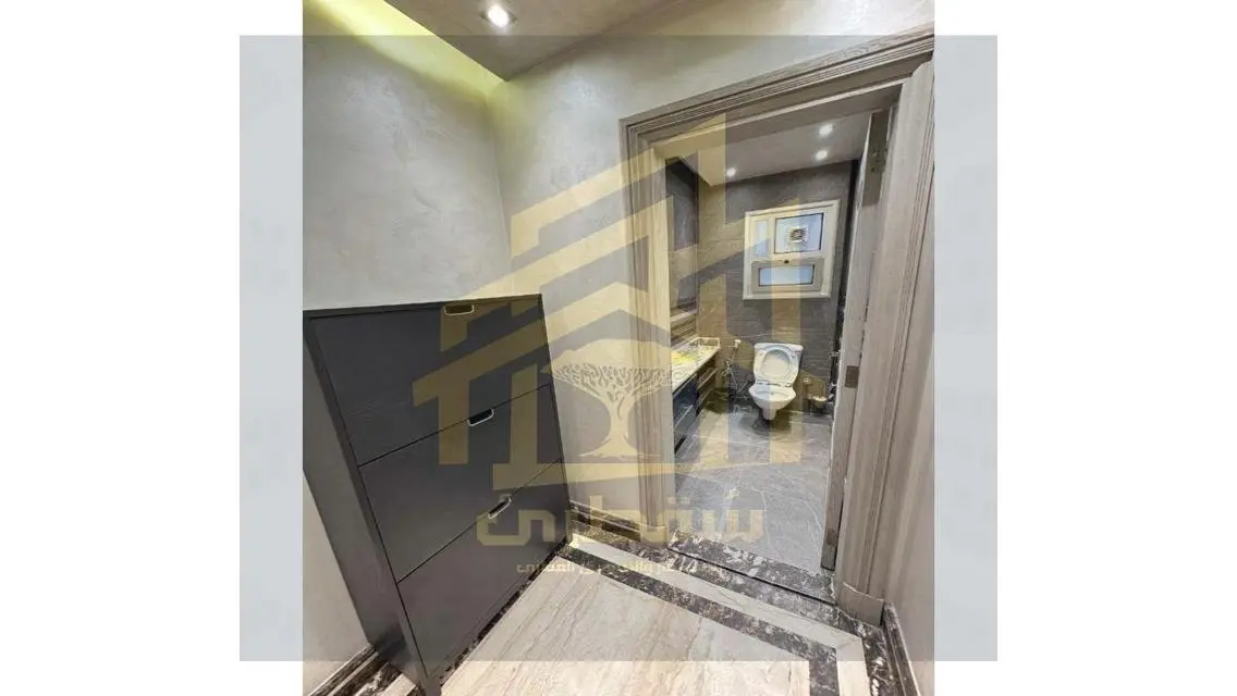 شقة حديثة 3 غرف نوم و3 حمامات بمساحة 250 متر