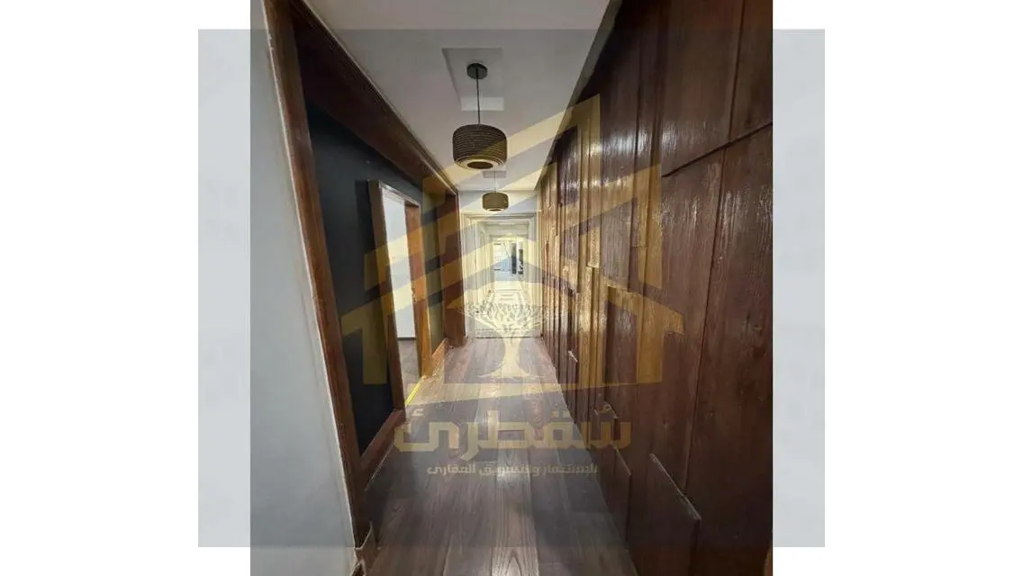 شقة حديثة 3 غرف نوم و3 حمامات بمساحة 250 متر