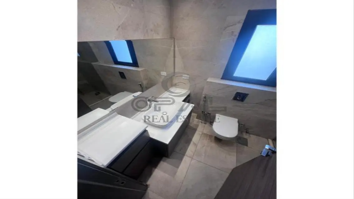 Apartment for Rent in Westown, Beverly Hills