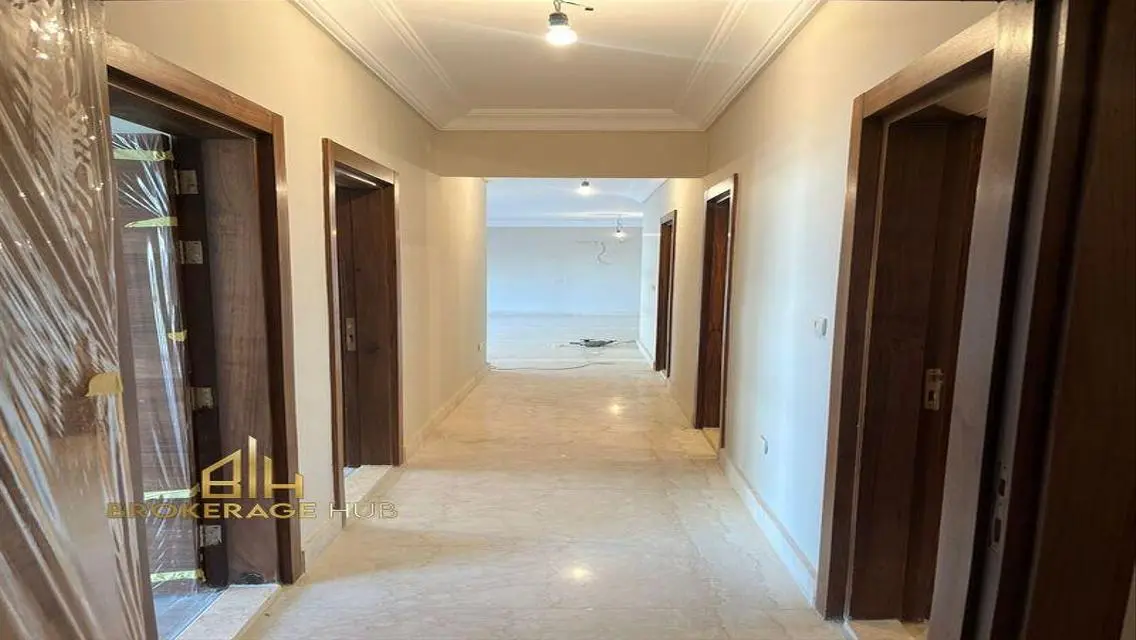 Modern Oro Apartment