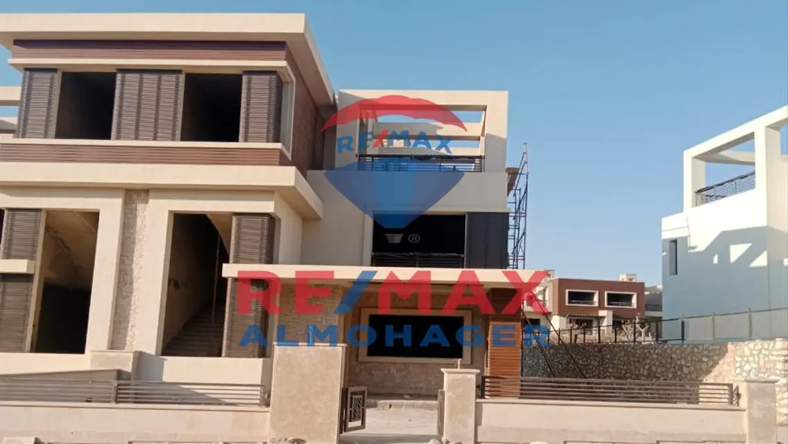 عقار فخم للبيع في RW08 بمميزات استثنائية