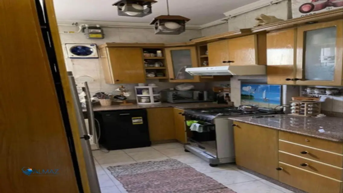 Apartment for Sale: 3 Bedrooms with Balcony and Security Services