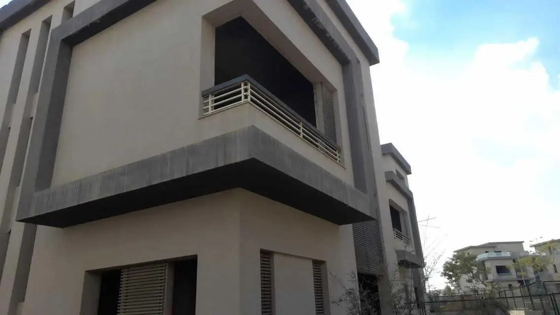 Luxurious Home with Private Garden in Prime Location
