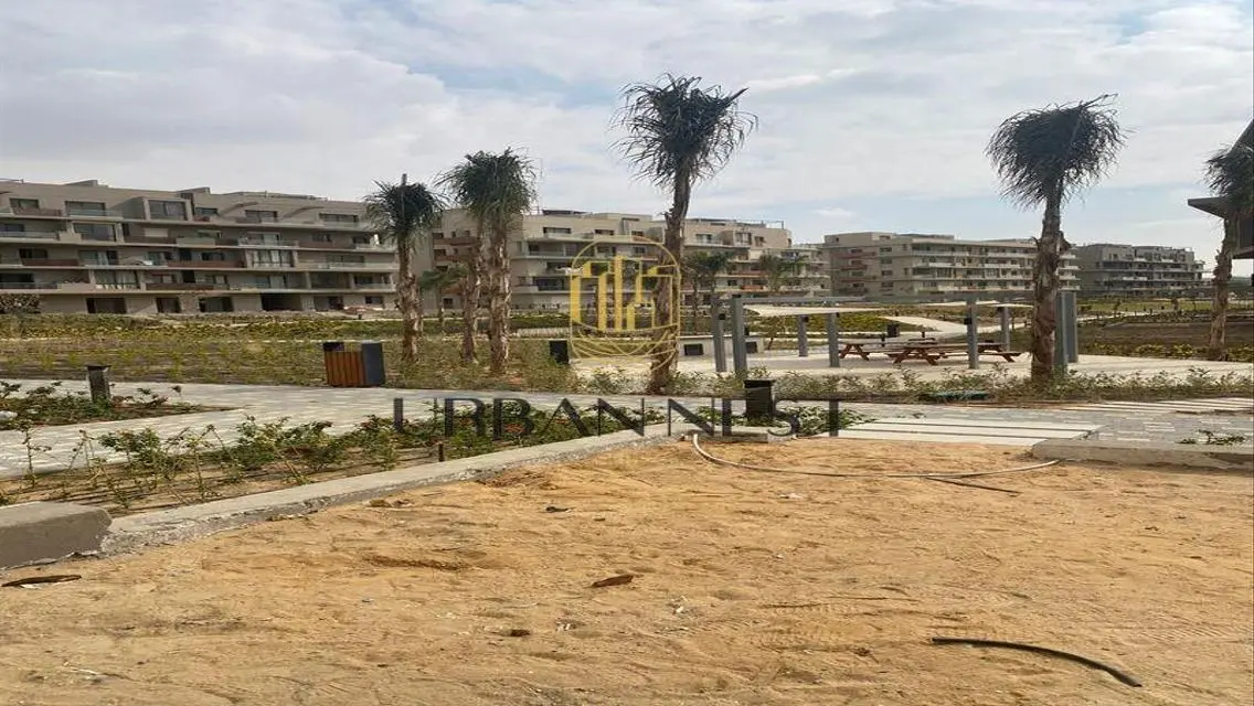 فيلا فاخرة مع حديقة خاصة ومسبح مشترك