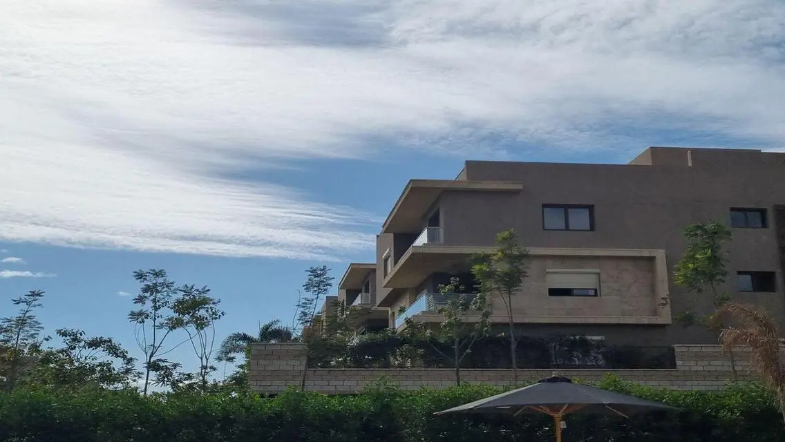 Stunning Apartment with Private Garden and Lake View