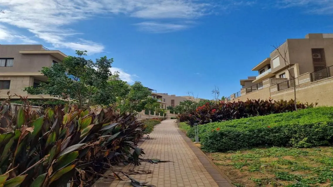 Stunning Apartment with Private Garden and Lake View